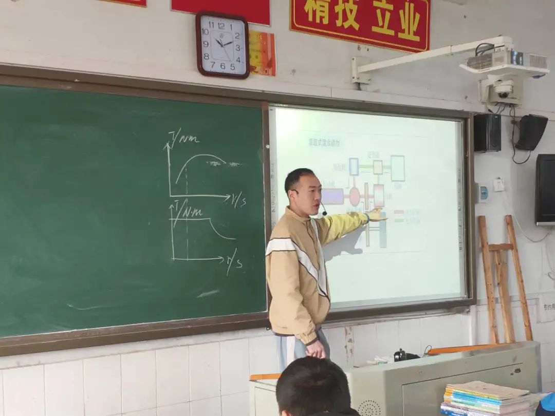 鲁文辉.jpg